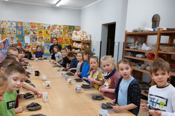  Poznajemy zasady pracy z gliną.