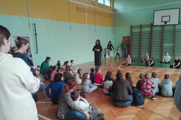 Powitanie przybyły dzieci i rodziców