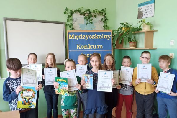 Uczestnicy Międzyszkolnego Konkursu Języka Angielskiego 