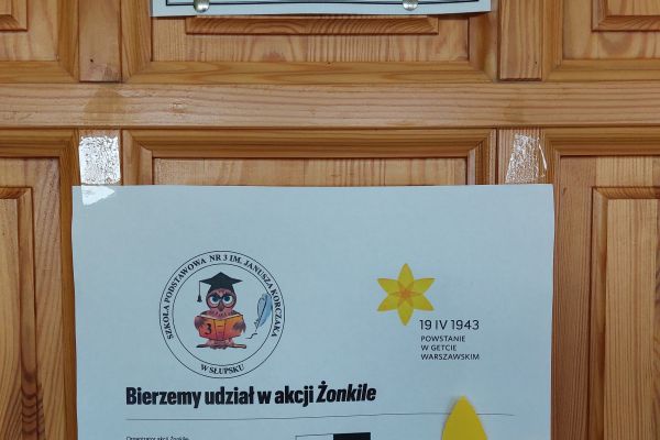 Plakat informacyjny na drzwiach sal lekcyjnych