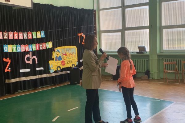 Otworzenie koperty z tekstem dyktanda