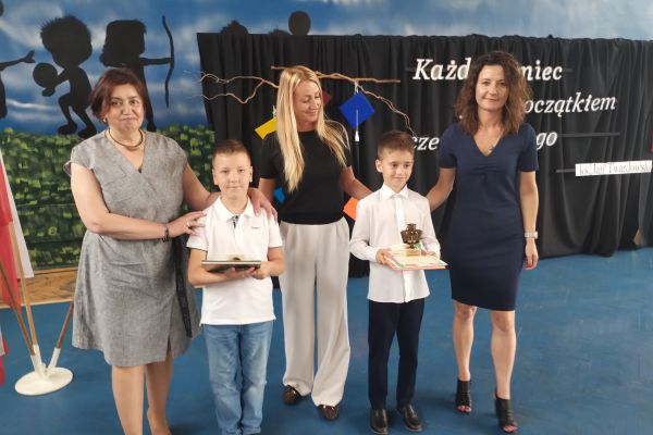 Wręczenie nagród - najlepsi czytelnicy.