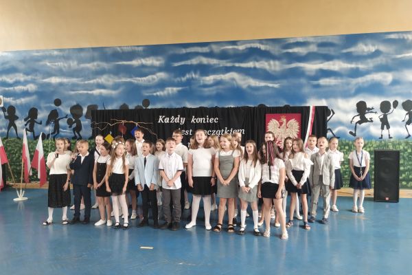 Występ muzyczny dzieci z klas I-III.