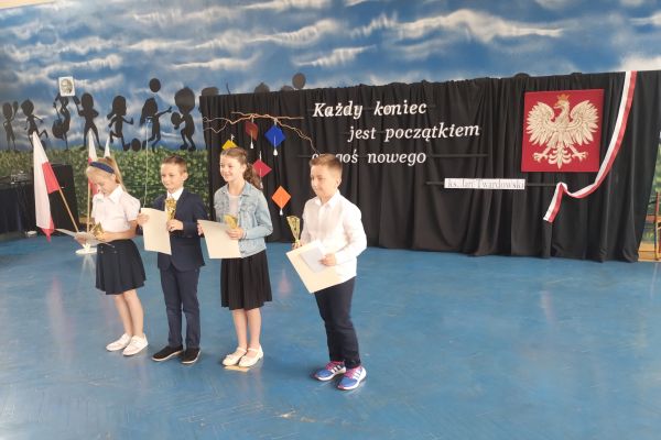 Wyróżnieni uczniowie w kategorii wzorowa frekwencja klasa III.