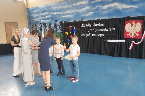 Wyróżnieni uczniowie w kategorii wzorowa frekwencja klasa II.