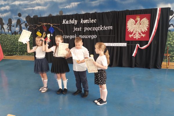 Wyróżnieni uczniowie w kategorii wzorowa frekwencja klasa I.