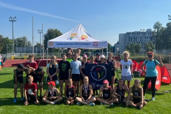 Reprezentacja naszej szkoły z trenerami