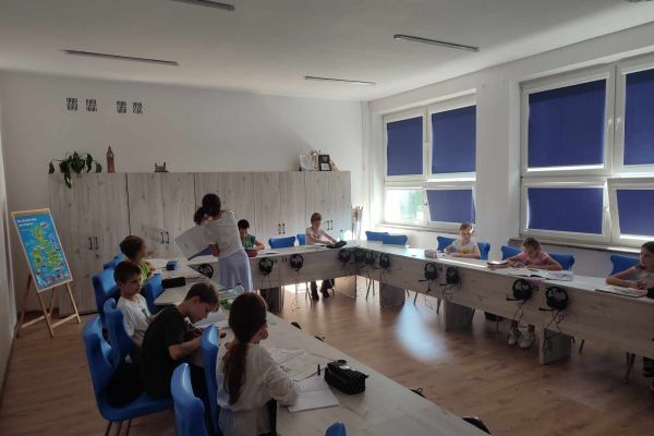 Uczniowie wybierają swojego kandydata w tajnym głosowaniu