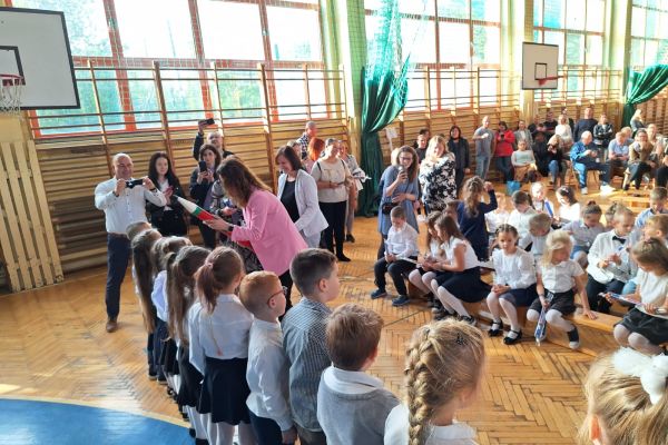 Pasowanie uczniów klas 1