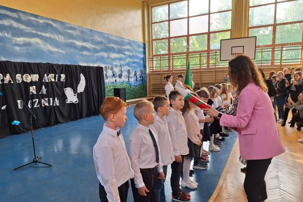 Pasowanie uczniów klas 1