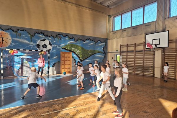 Dla 2 c każdy mecz wygrany jest