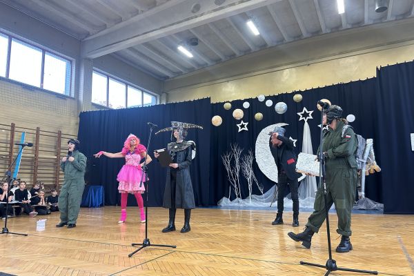 Udział nauczycieli w przedstawieniu