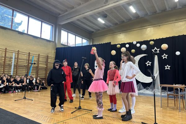 Wystąpienie dzieci z koła teatralnego