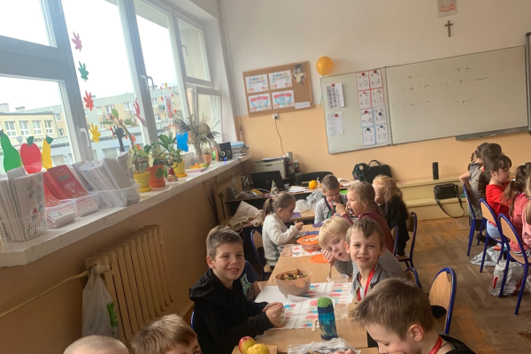 Wspólny posiłek w klasie 1a