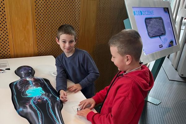 Odkrywanie dziedzin nauki w Centrum Nauki i Eksperyment