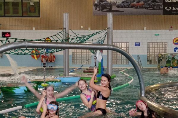 Gry i zabawy na basenie