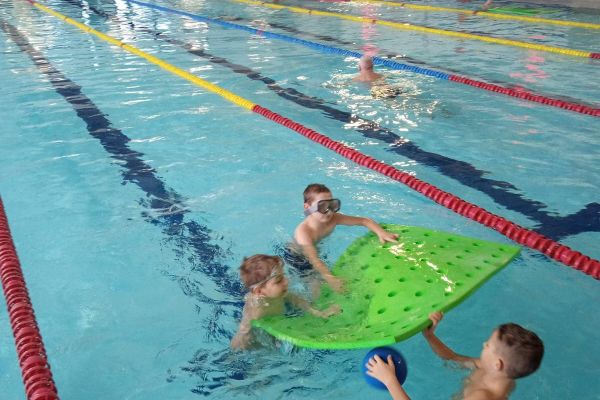 Gry i zabawy na basenie