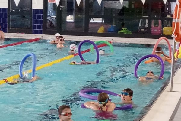 Gry i zabawy na basenie