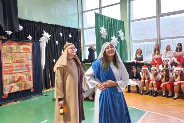 Sianko snuje opowieść o Maryi i Józefie, szukających noclegu w Betlejem...