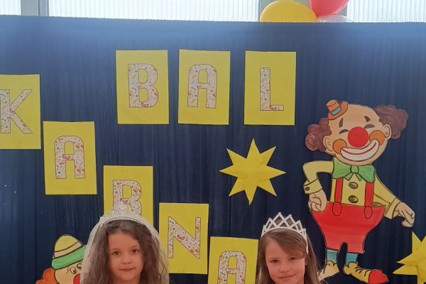 Uczniowie klasy 1c na balu karnawałowym