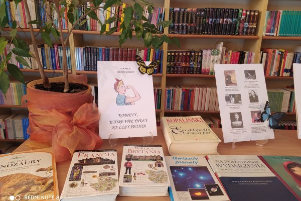 Wystawka tematycznych książek 