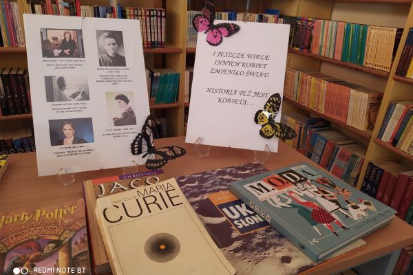 Wystawka tematycznych książek 