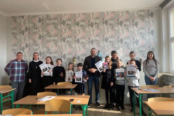 Uczestnicy konkursu wraz z opiekunami i organizatorami