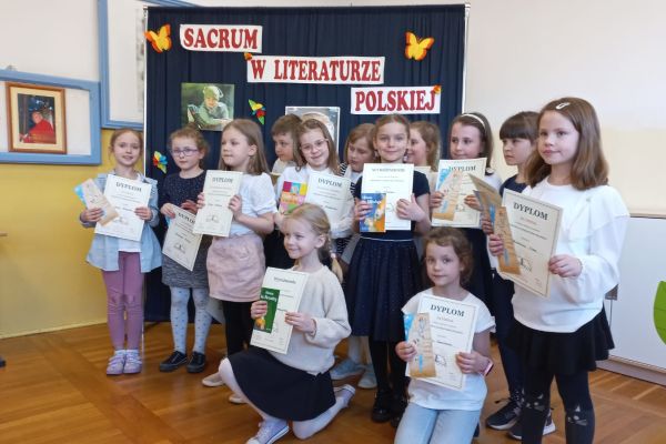 Uczestnicy konkursu w klasach 1