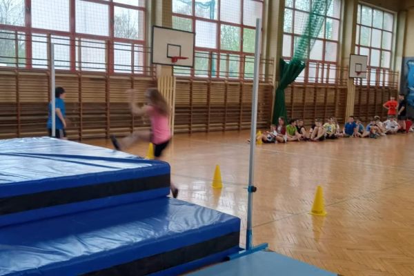 Skok wzwyż - technika nożycowa