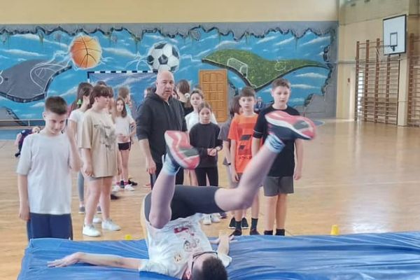 Skok wzwyż - technika nożycowa