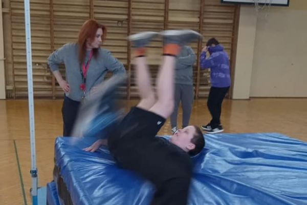 Skok wzwyż - technika nożycowa