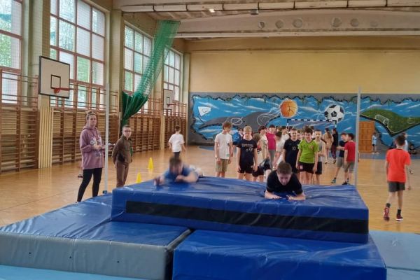 Skok wzwyż - technika nożycowa