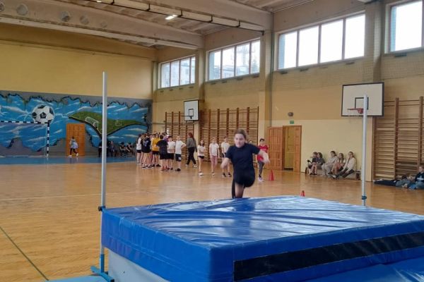 Skok wzwyż - technika nożycowa