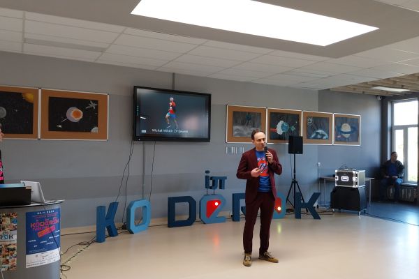 Rozpoczęcie konferencji przez Michała Wiktora Żmijewskiego