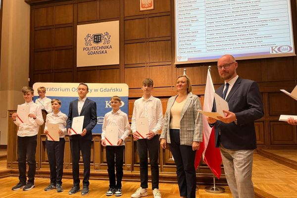 Zdjęcie grupowe laureatów