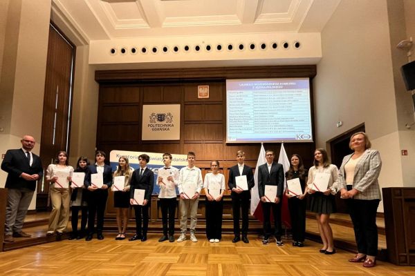 Zdjęcie grupowe laureatów
