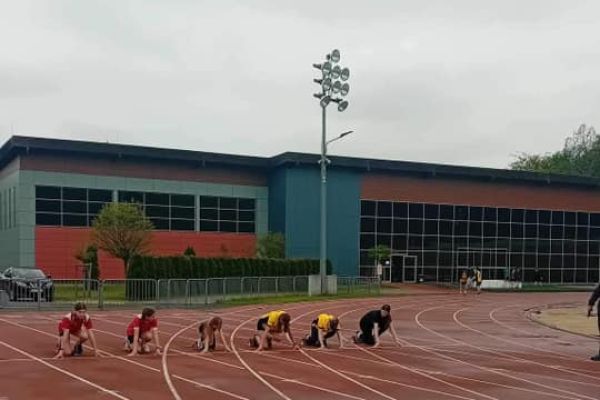 Zawodnicy gotowi do biegu