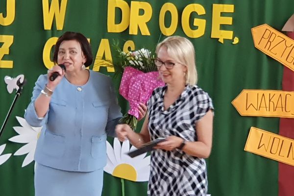 podziekowanie-i-pozegnanie-vice-dyrektor-katarzyny-grabowskiej-401508AF1-600F-C411-DB5A-35454743921E.jpg