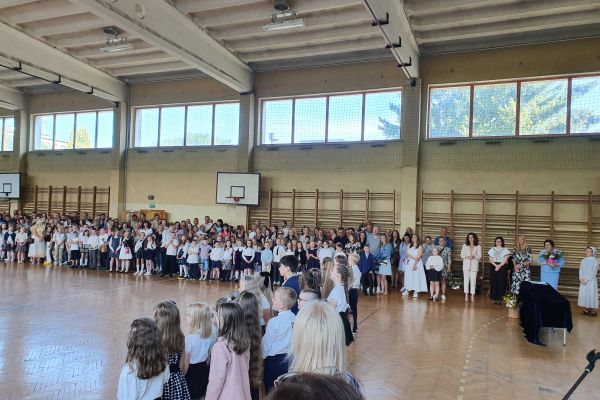 Tuż przed rozejściem się do klas