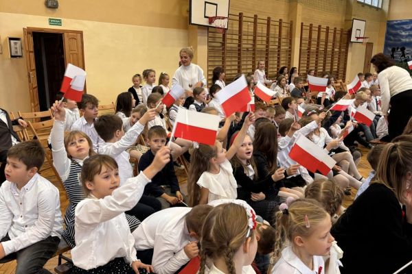 KONCERT PIEŚNI POLSKIEJ W KLASACH MŁODSZYCH