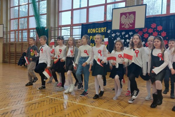 KONCERT PIEŚNI POLSKIEJ W KLASACH MŁODSZYCH