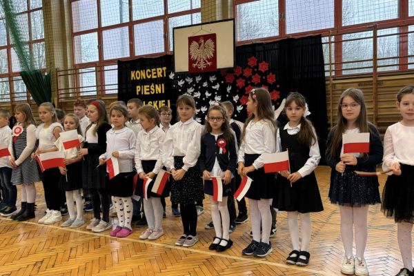 KONCERT PIEŚNI POLSKIEJ W KLASACH MŁODSZYCH