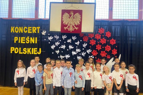 KONCERT PIEŚNI POLSKIEJ W KLASACH MŁODSZYCH