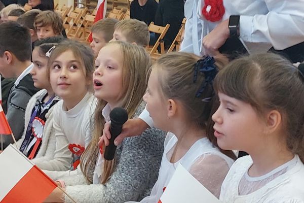 KONCERT PIEŚNI POLSKIEJ W KLASACH MŁODSZYCH