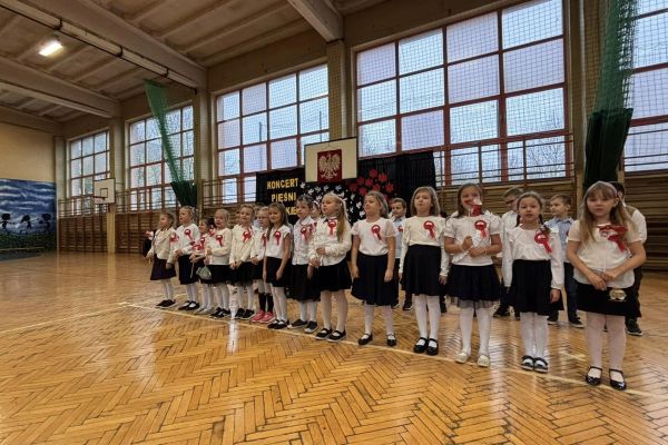 KONCERT PIEŚNI POLSKIEJ W KLASACH MŁODSZYCH