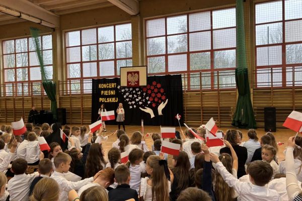 KONCERT PIEŚNI POLSKIEJ W KLASACH MŁODSZYCH