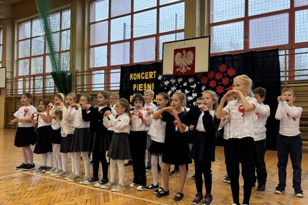 KONCERT PIEŚNI POLSKIEJ W KLASACH MŁODSZYCH