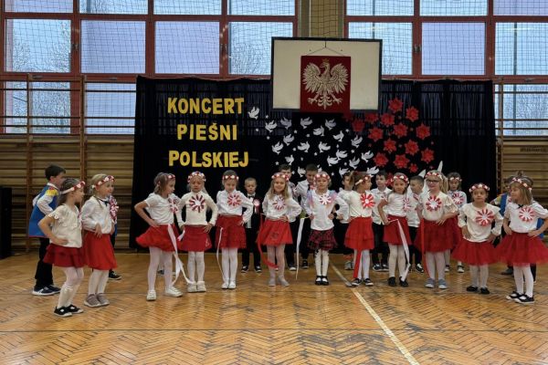 KONCERT PIEŚNI POLSKIEJ W KLASACH MŁODSZYCH