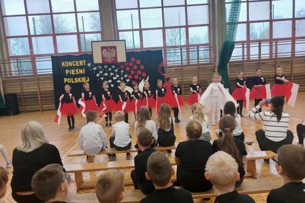 KONCERT PIEŚNI POLSKIEJ W KLASACH MŁODSZYCH