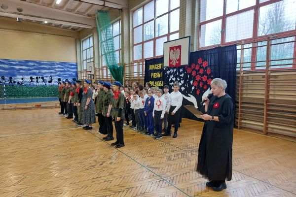 KONCERT PIEŚNI POLSKIEJ W KLASACH 4-8